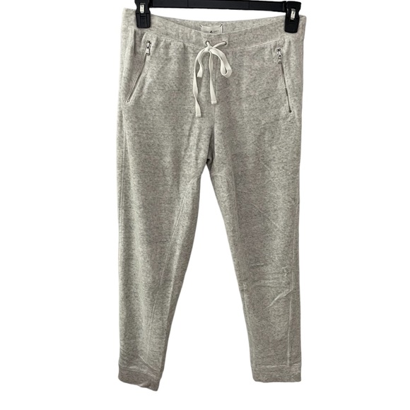 Lou & Grey Light Gray Velour Jogger Sweatpants with Drawstring Elastic Waistline - Picture 6 of 11